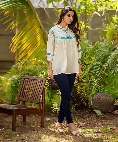 White Rayon Casual Wear Kurti in delhi