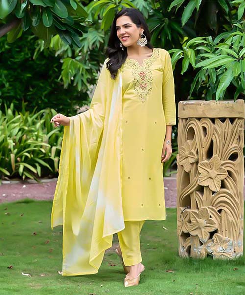 Green  Cotton Casual Wear Salwar Kameez in delhi