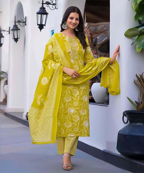 Green  Cotton Casual Wear Salwar Kameez in northampton