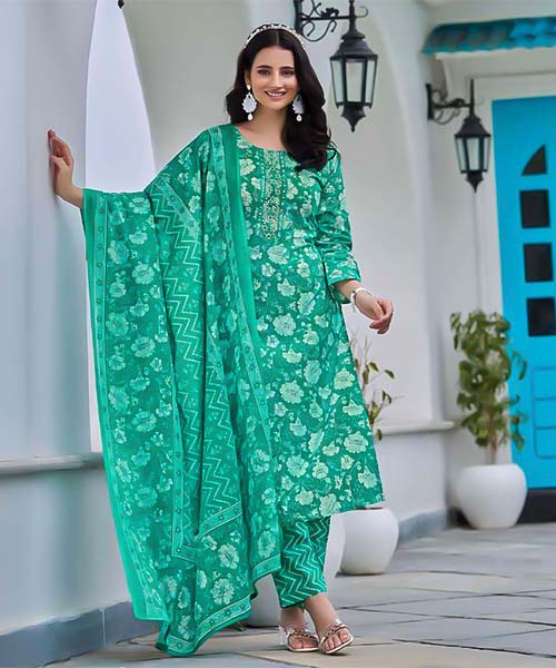 Green  Cotton Casual Wear Salwar Kameez in middlesbrough